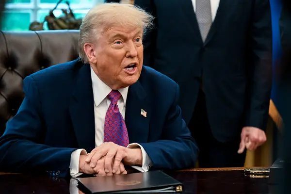 11immigration-protests-trump-filing1-tkgp-articleLarge