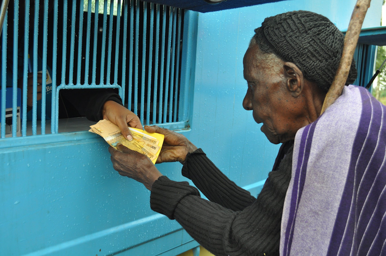 201904Elderly-woman-being-paid-SAGE-funds