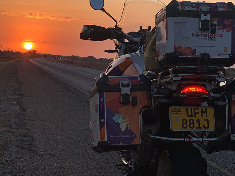 202212Andrew-Goles-bike-on-the-road