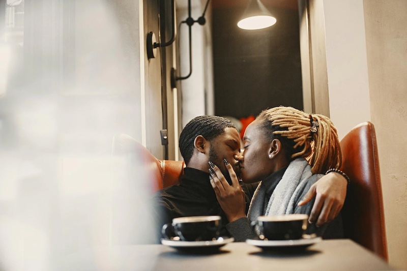 202506African-couple-kiss