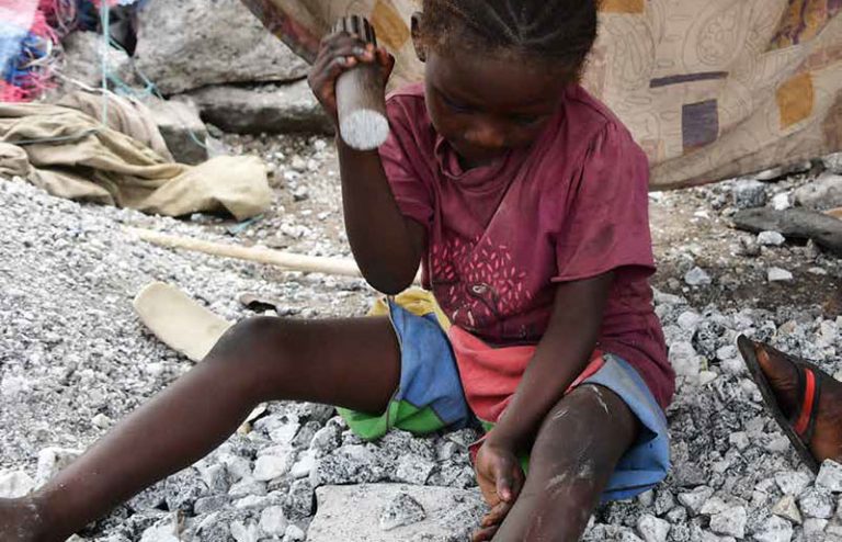 202506Girl-breaks-stones-in-a-quarry