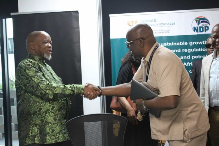 202509Artificial-diamonds-pose-a-threat-to-the-mining-sector