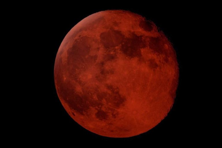 202509Blood-Moon