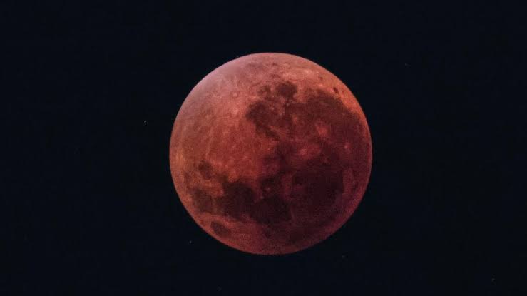 202509Blood-Moon-Dazzles-Sky-Watchers-Worldwide-in-Rare-Celestial-Display