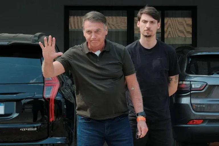 202509Bolsonaro-Leaves-Hospital-