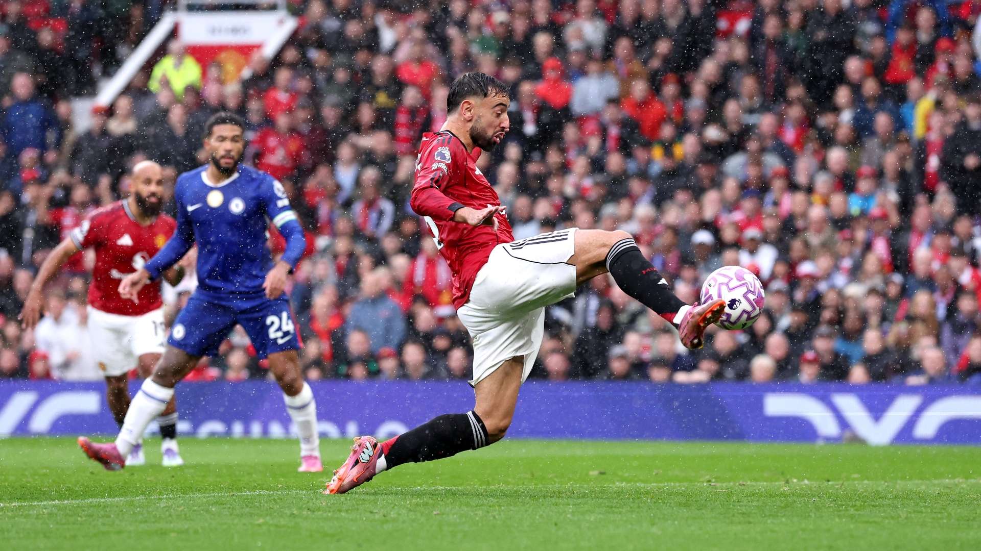 202509Bruno-Fernandes-scored-his-100th-Manchester-United-goal-as-the-Red-Devils-defeated-Chelsea-2-1