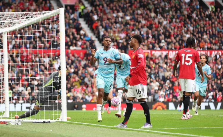 Manchester United v Burnley - Premier League
