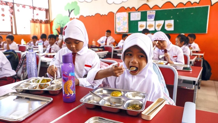 202509Over-800-Indonesian-Students-Suffer-Food-Poisoning-From-Government-Sponsored-Free-School-Meals