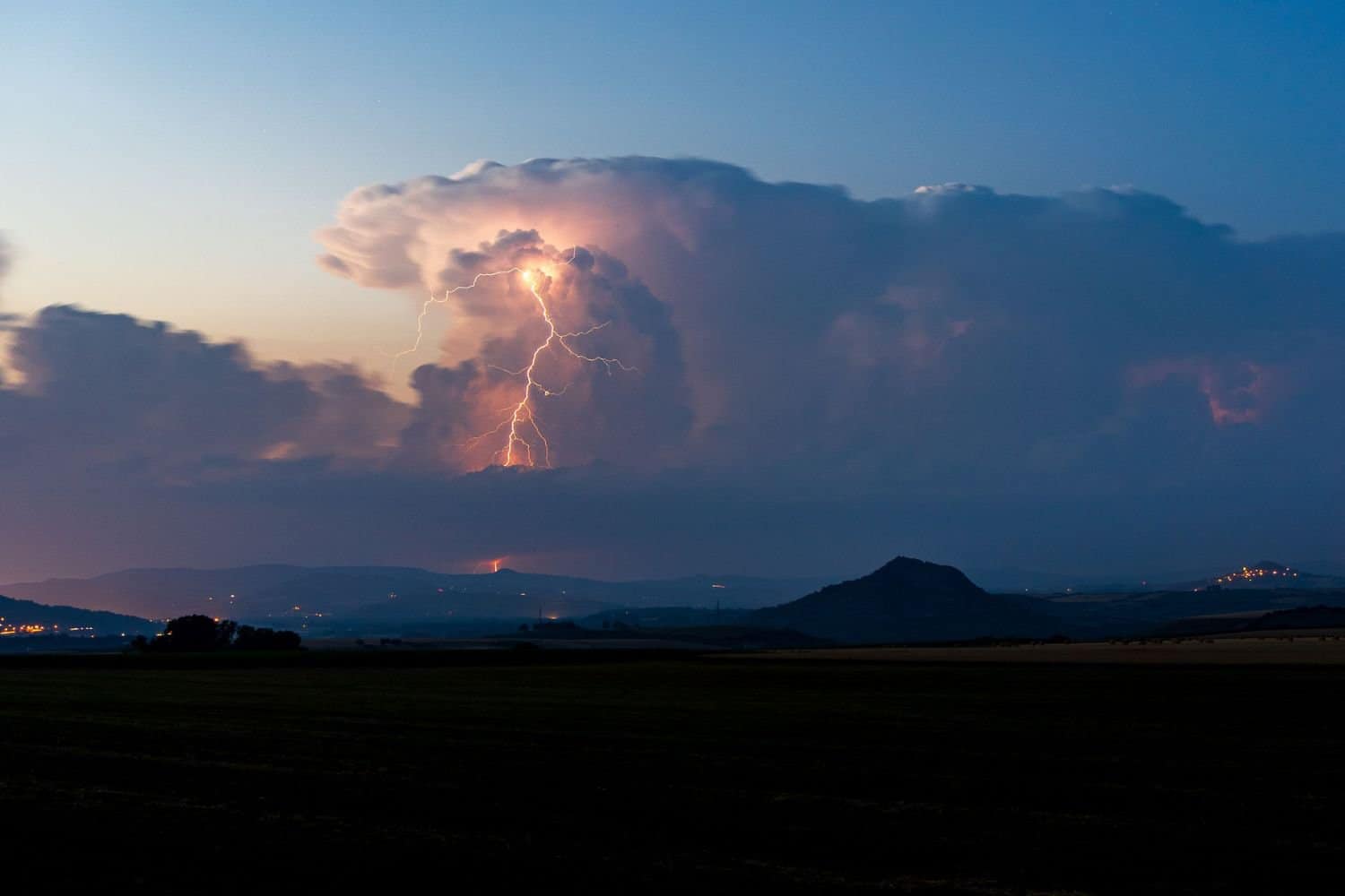 202509South-Africa-weather-rain-showers-thunderstorms