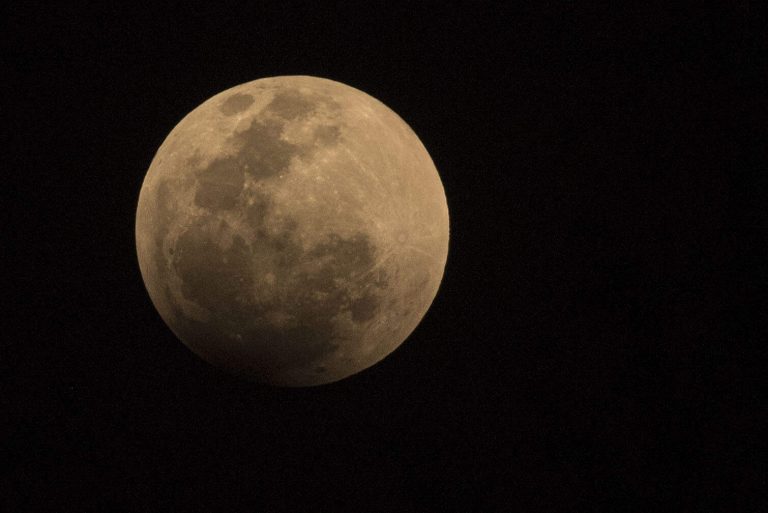 202509blood-moon-2