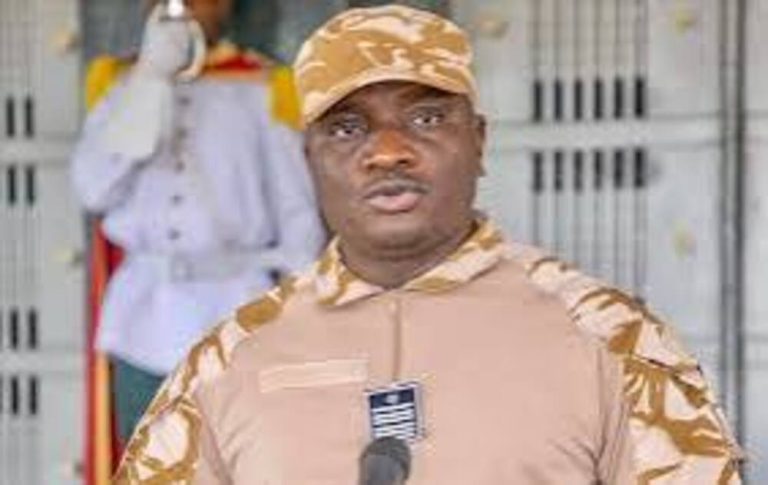 202509commissaire-sana