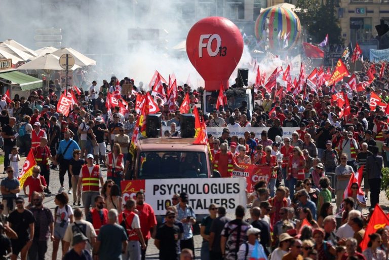 AFP__20250918__74X84C7__v1__MidRes__FrancePoliticsSocialProtest