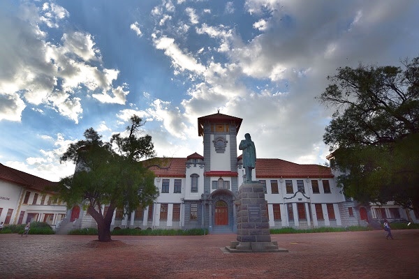 201808UFS-statue