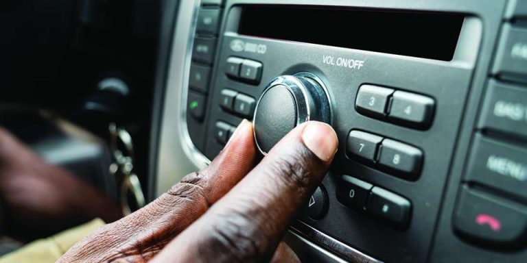 202302car-radio