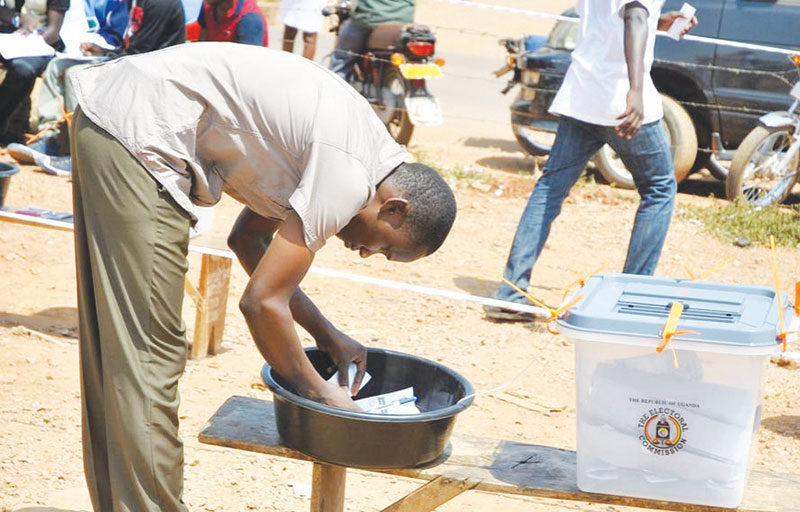 202507Voter-casting-his-ballot