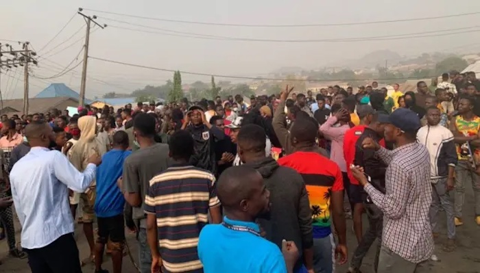 202510AAUA-Students-Residents-Protest-Deadly-Akungba-Crash