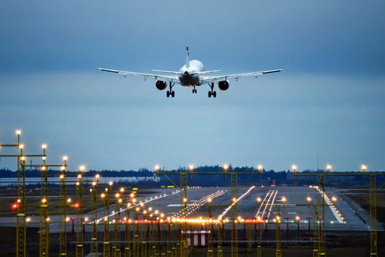 202510Airplane-Landing