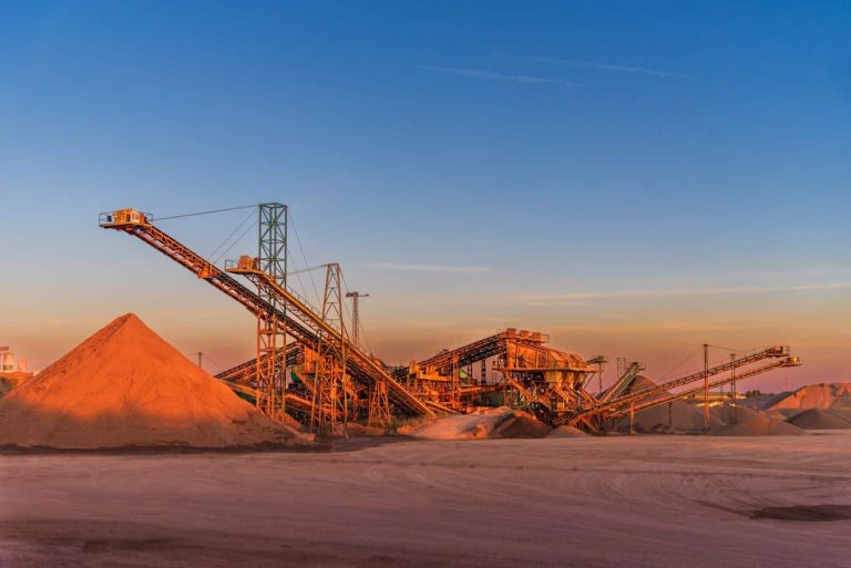 Machinery for gravel processing and classification in a quarry