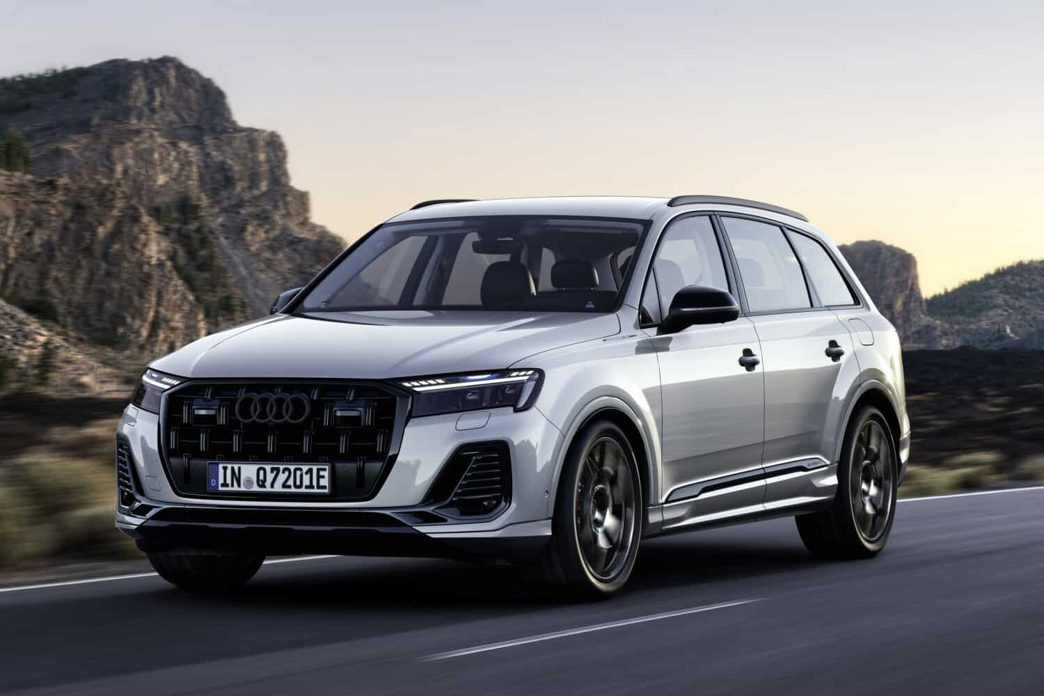 202510Audi-Q7-Front