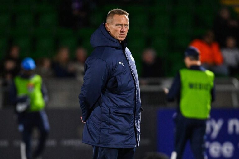 202510Bulls-coach-Johan-Ackermann
