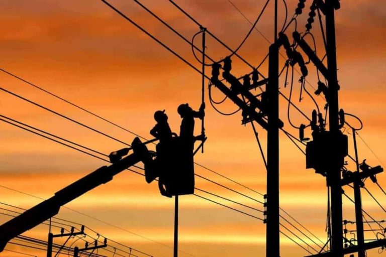202510City-Power-technicians-1200x675-1-1200x800-1