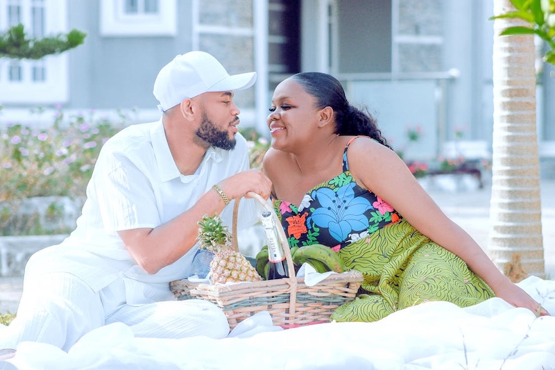 202510Couple-outdoors