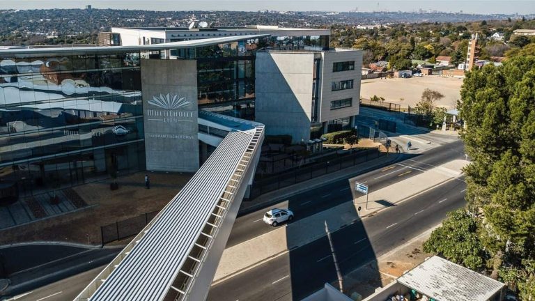 202510DStvs-new-owners-costs-cutting-gone-too-far_Head-office-runs-out-of-toilet-paper