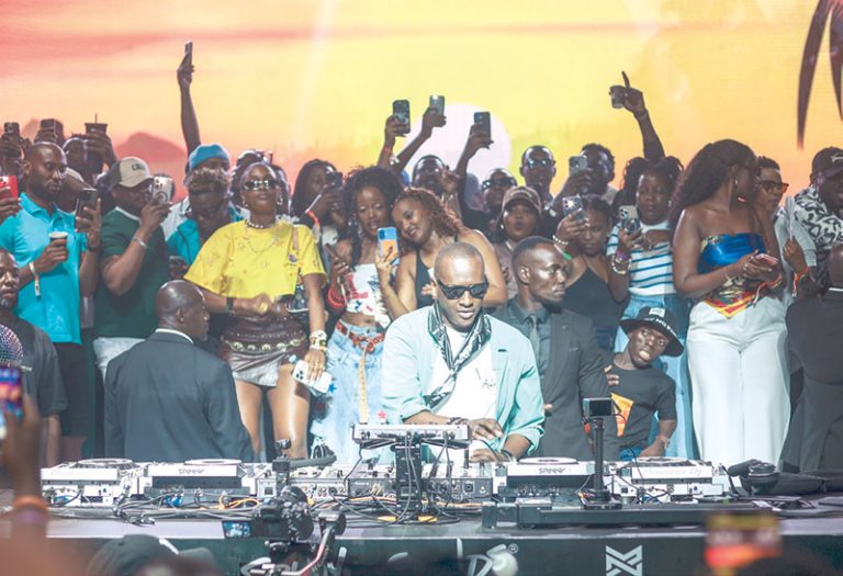 202510Dj-Spinny-on-the-wheels