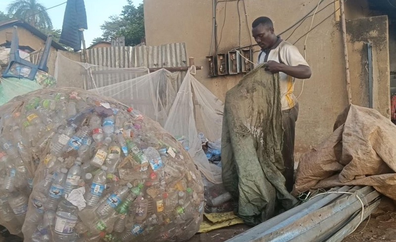 202510Ghetto-youth-collecting-plastics-in-Mukono