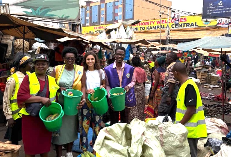 202510Glovo-and-Haba-Na-Haba-staff-in-the-market
