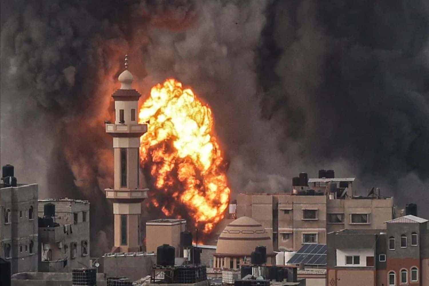 202510Israel-bombs-Gaza-1