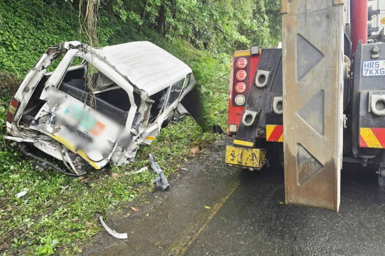 202510KZN-School-Taxi-Crash