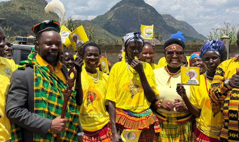 202510Kakoka-artisanl-miners-after-receiving-the-licence