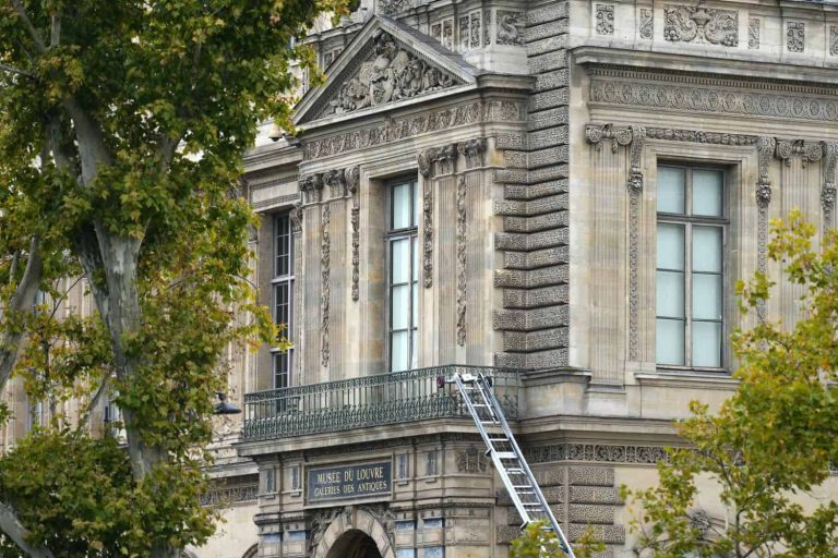 FILES-FRANCE-MUSEUM-CRIME-LOUVRE