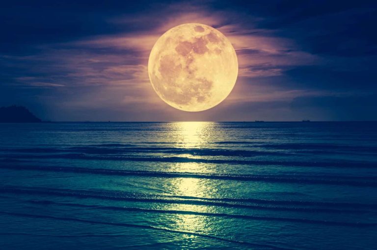202510October-supermoon