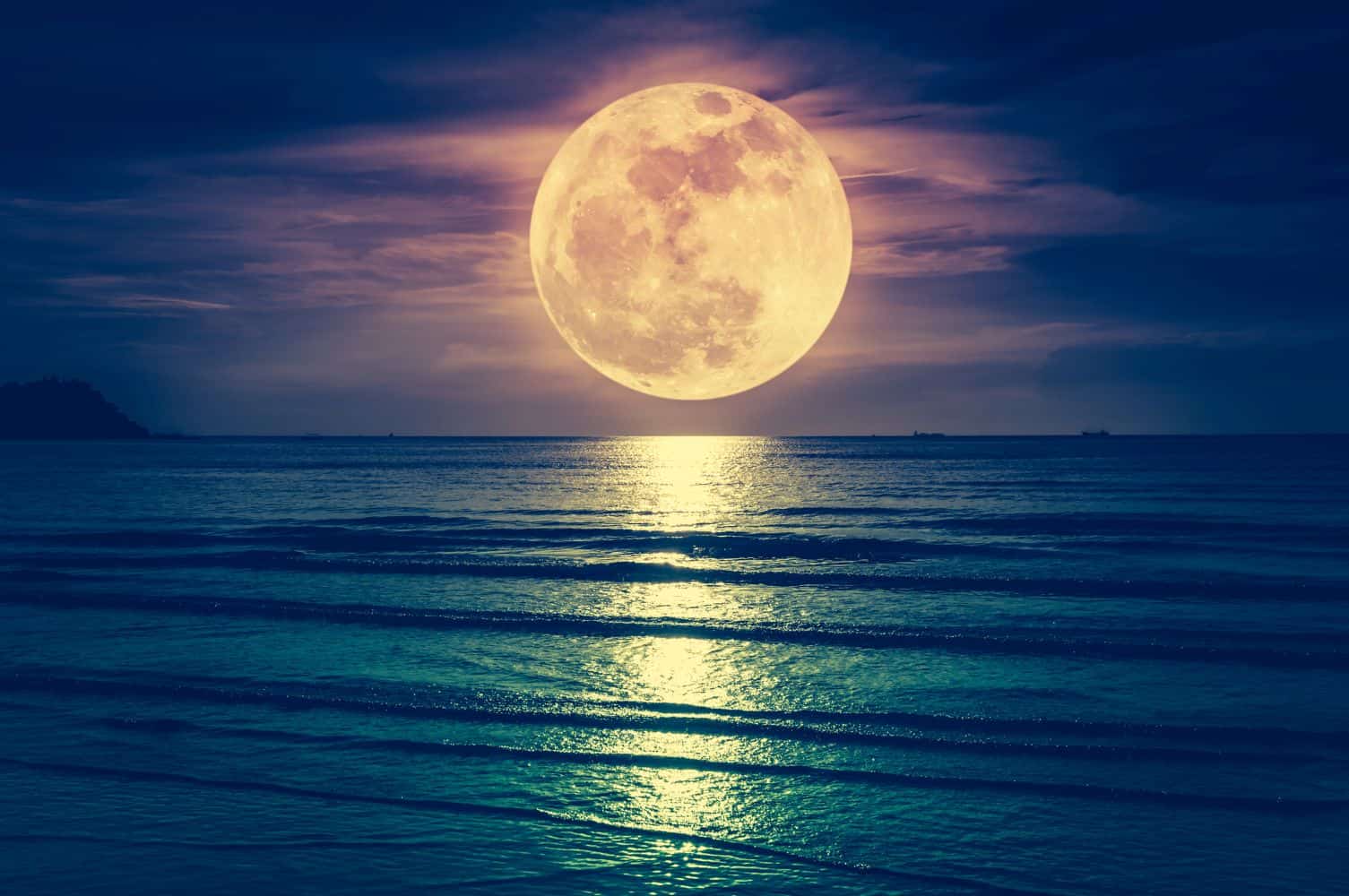 202510October-supermoon