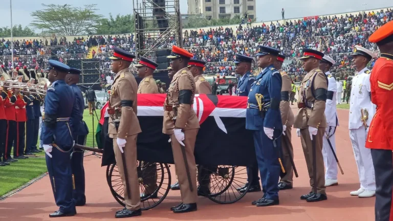 202510Raila-Carriage