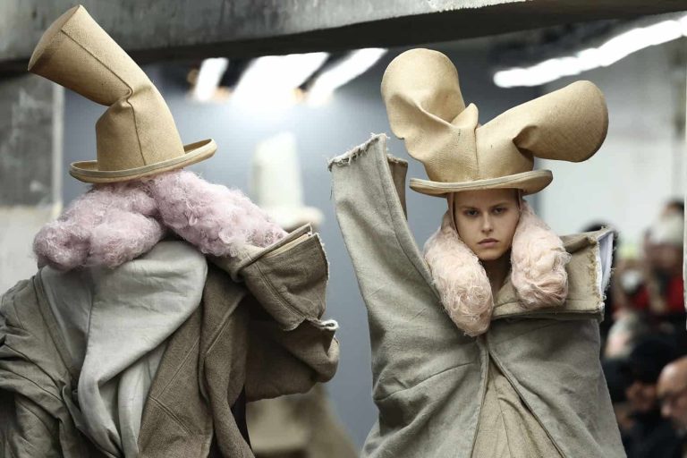 FASHION-FRANCE-WOMEN-COMME DES GARCON