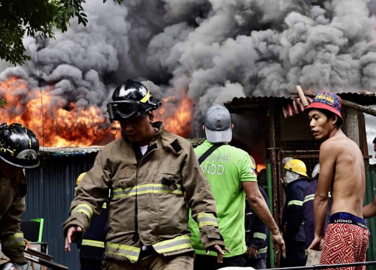 A fire hits a residential area in Las Pinas city