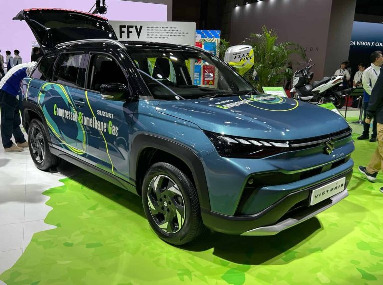 202510suzuki-victoris-tokyo-front