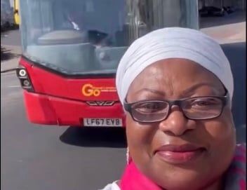 london-bus-aunty