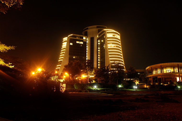 202304Aya-hotel-at-night