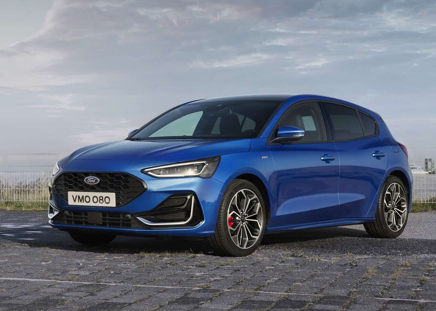 2025112021_FORD_FOCUS_ACTIVE_ST-LINE_OUTDOOR_01