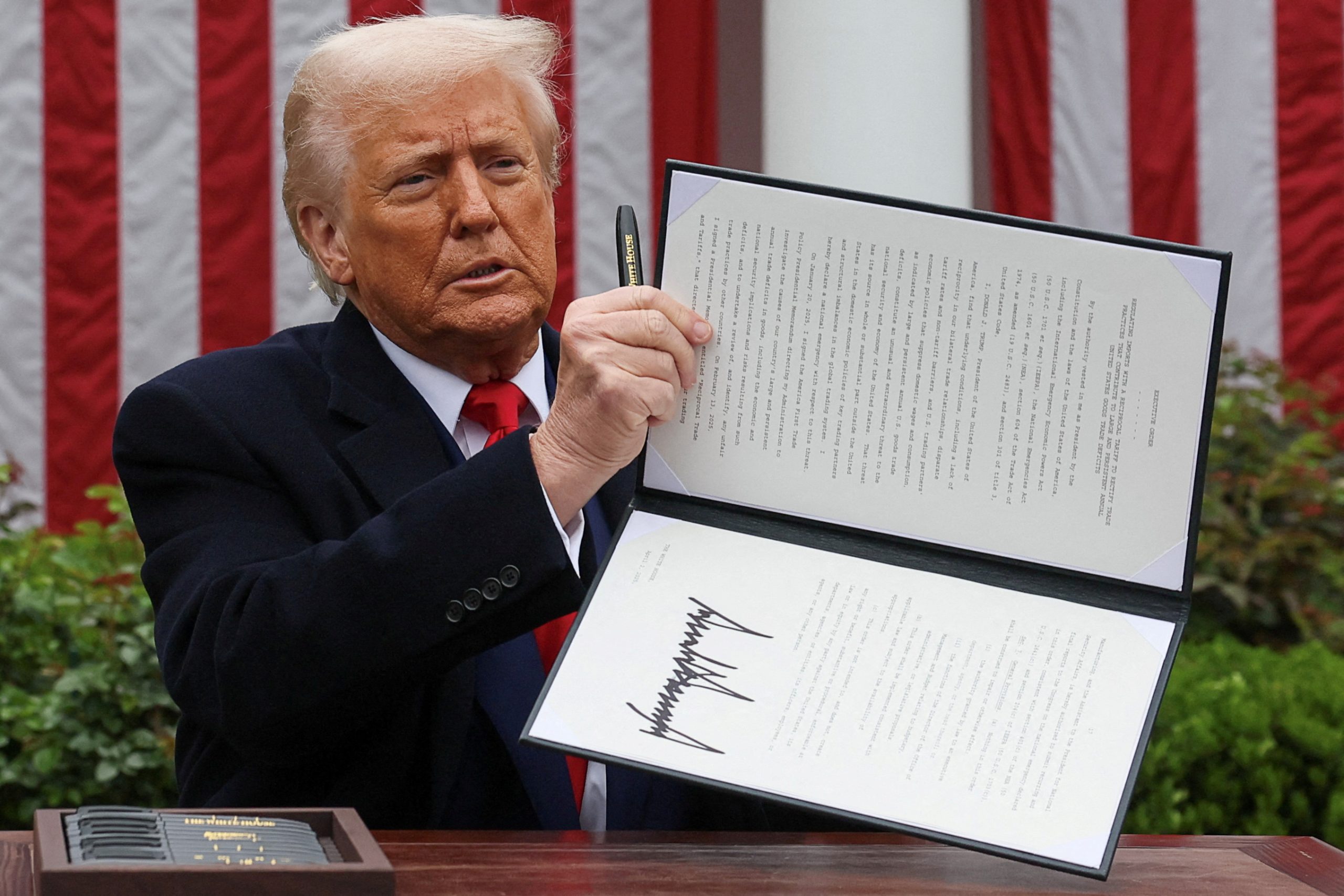 2025112025-11-04T220706Z_1321022886_RC2RPDAVTXAD_RTRMADP_3_USA-TRUMP-TARIFFS-scaled-1