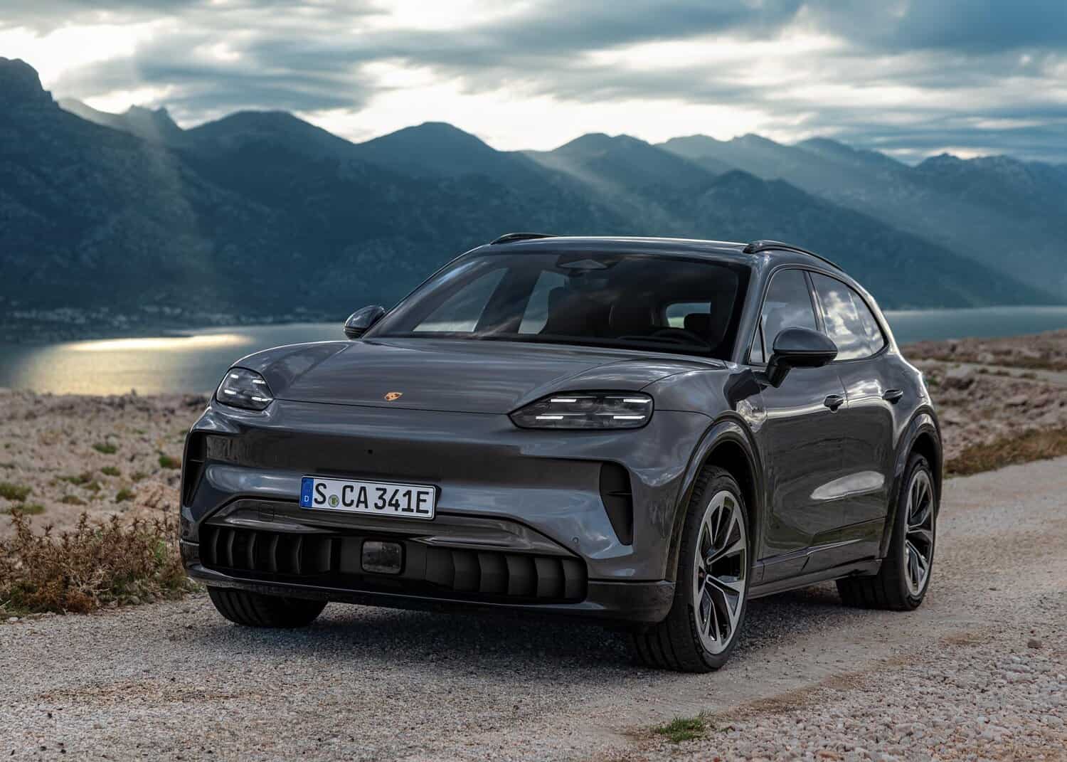 202511327496_6000x4002