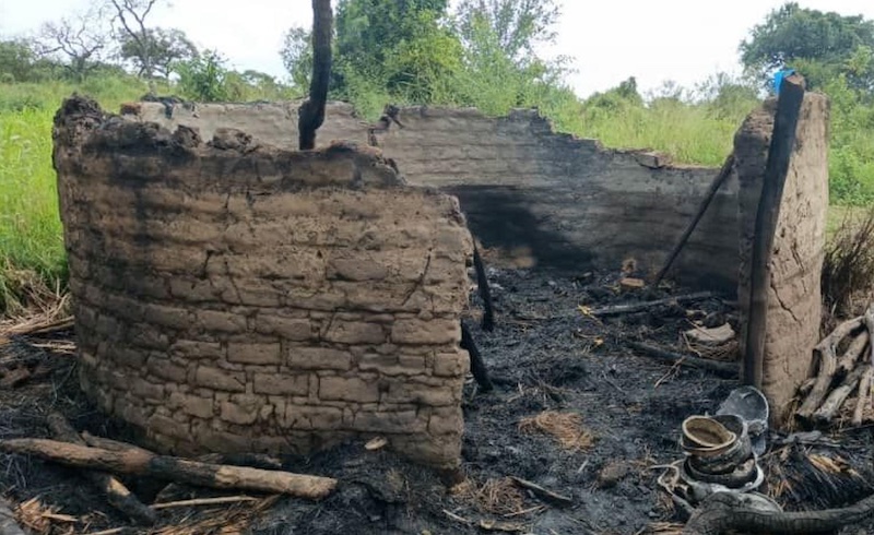 202511Burnt-hut-in-Pader-after-lightning-strike