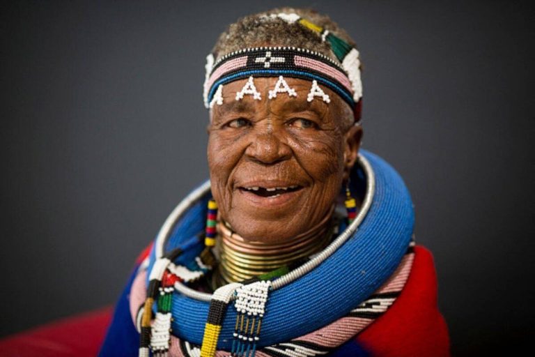 202511Esther-Mahlangu-Van-Toeka-Af-Living-Legends-Recognition
