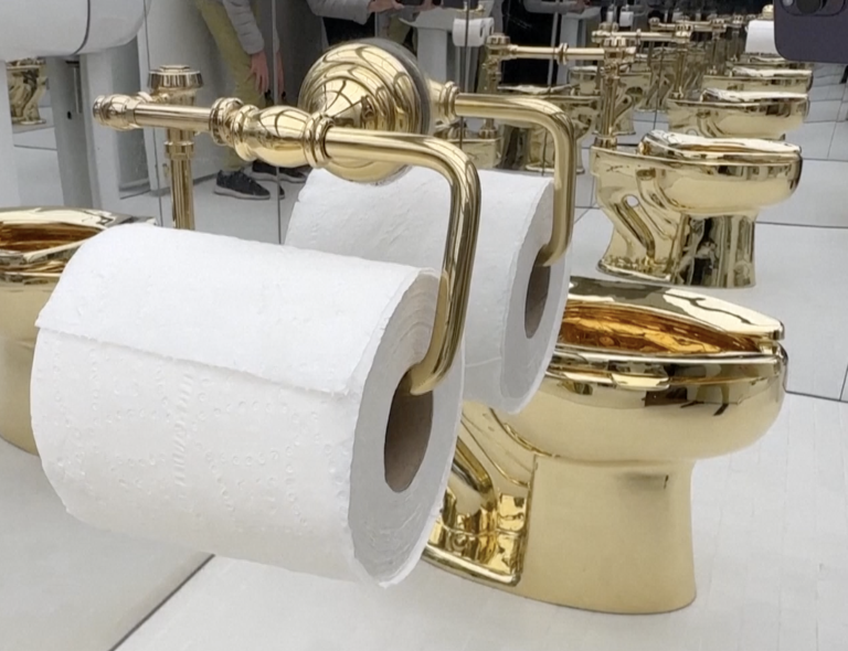 202511Gold-Toilet
