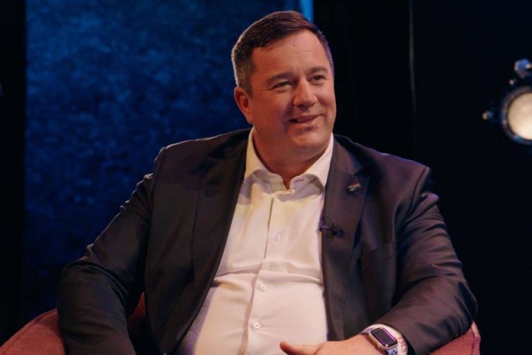 202511John-Steenhuizen-wife