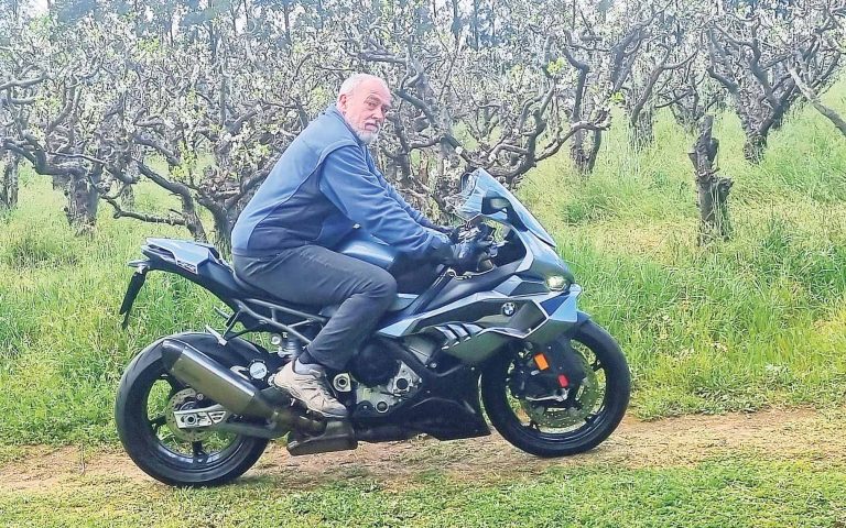 202511Locust-man002_03842